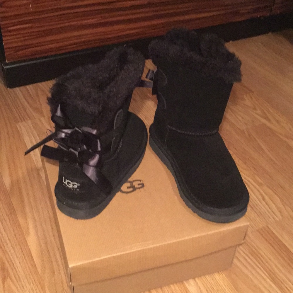 Girls Ugg boots size 1 black with bows